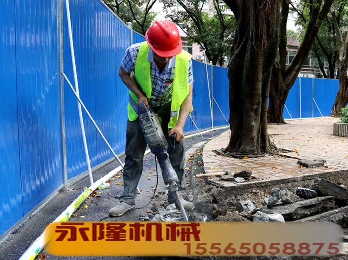 凿岩机工作现场.jpg