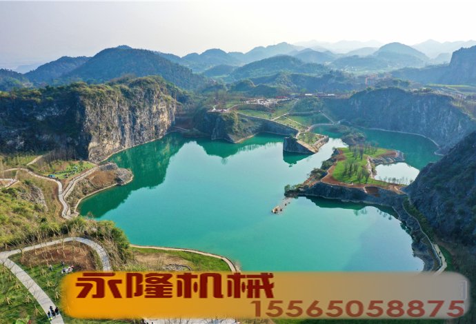重庆铜锣山矿山公园里的天然湖泊.jpg